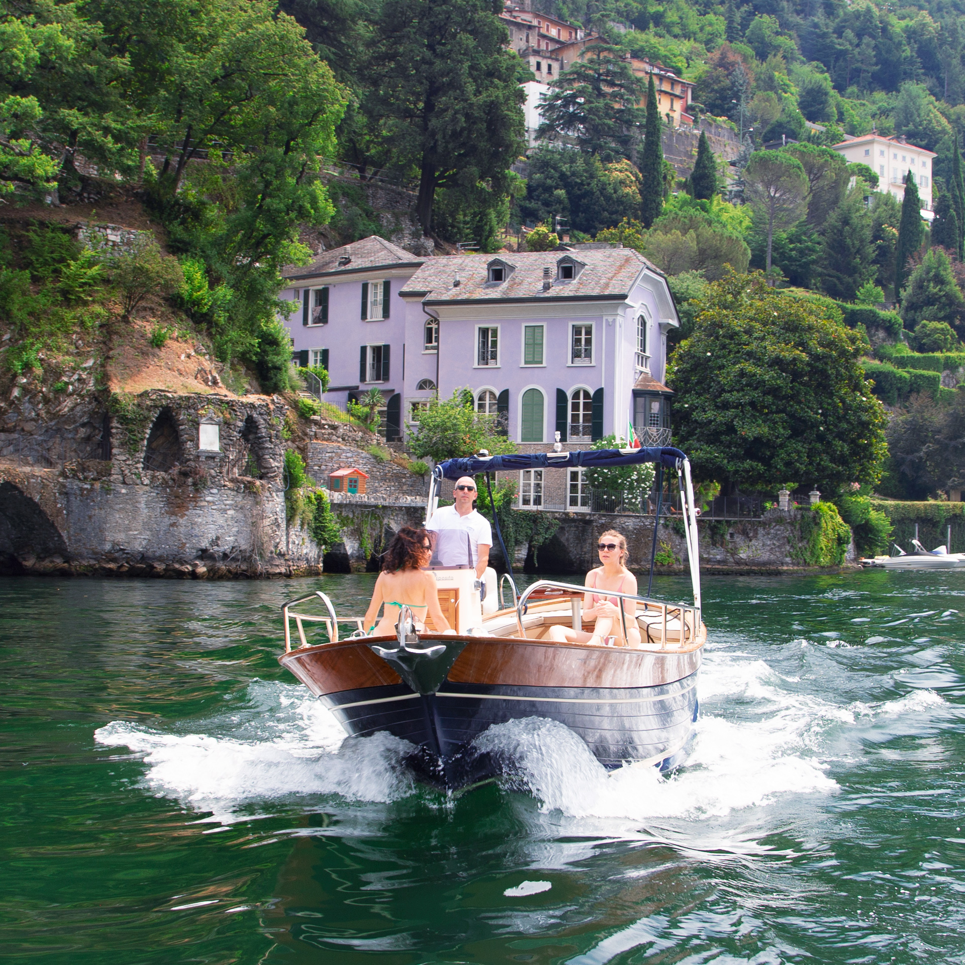 lake como by boat tour